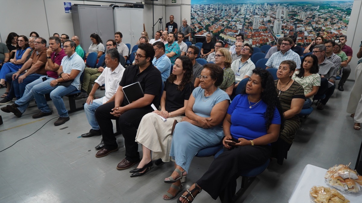 Reunião com vereadores e autoridades para apresentação do pr...